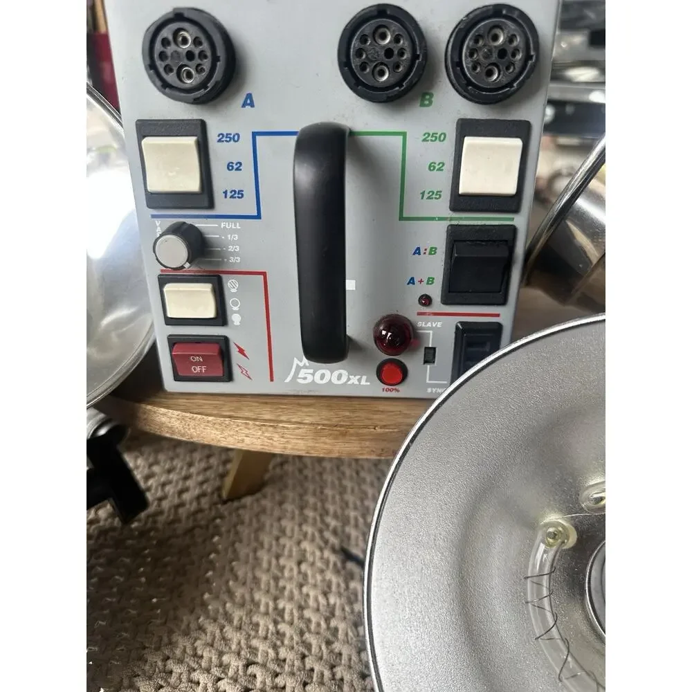 Dynalite M500XL Power Box And Professional Studio Flash Set With 5 Lights
